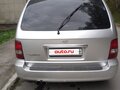 2005 Kia Carnival I Рестайлинг, серебристый, 480000 рублей - вид 2