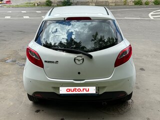 2011 Mazda 2 II Рестайлинг (DE2), белый, 700000 рублей, вид 4