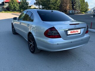 2003 Mercedes-Benz E-Класс 220 III (W211, S211), серебристый, 390000 рублей, вид 4