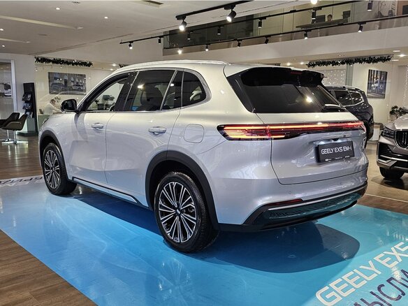 2026 Geely EX5 Гибрид EM-i, серебристый - вид 6