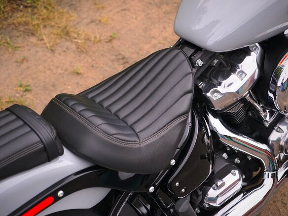2025 Harley-Davidson Street Bob, серый, 1699000 рублей - вид 9
