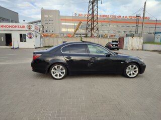 2003 BMW 5 серии 530i V (E60/E61), чёрный, 900000 рублей, вид 3