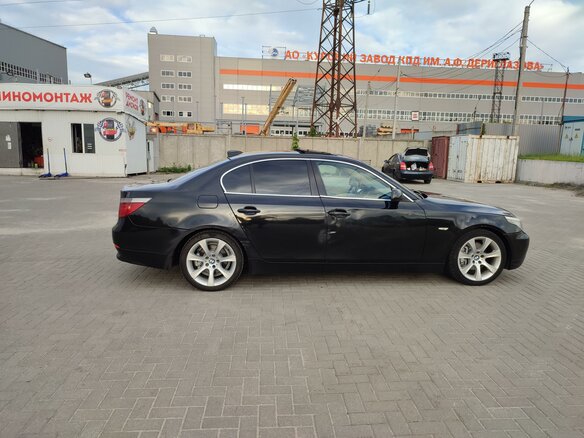 2003 BMW 5 серии 530i V (E60/E61), чёрный, 900000 рублей - вид 2