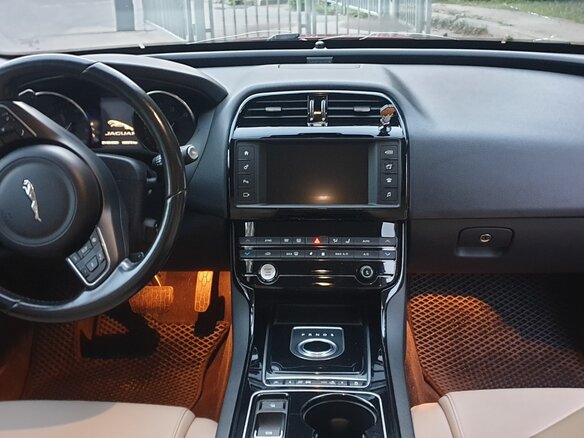 2015 Jaguar XE I, красный, 2150000 рублей - вид 5