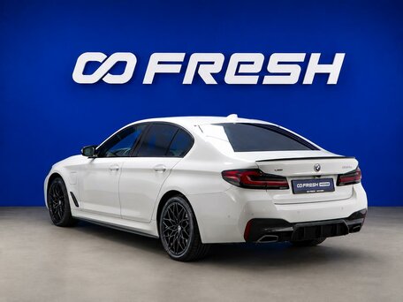 2020 BMW 5 серии 530e xDrive VII (G30/G31/G38) Рестайлинг, белый, 3249077 рублей, вид 2