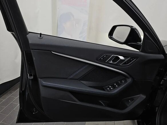 2022 BMW 1 серии 120i III (F40), чёрный, 4381237 рублей - вид 16