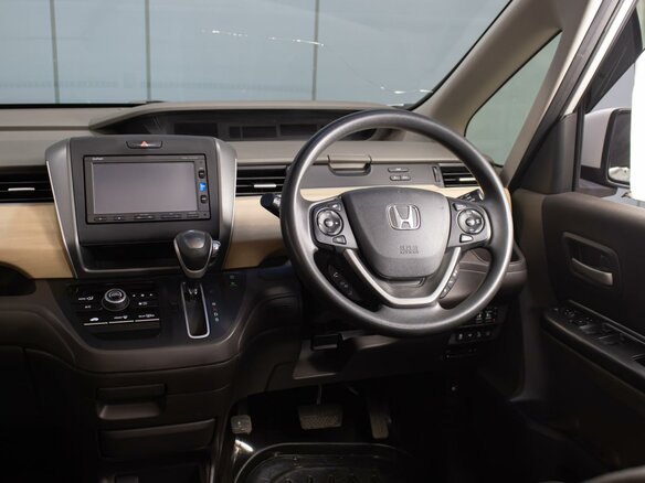 2017 Honda Freed II, белый, 1680000 рублей - вид 11