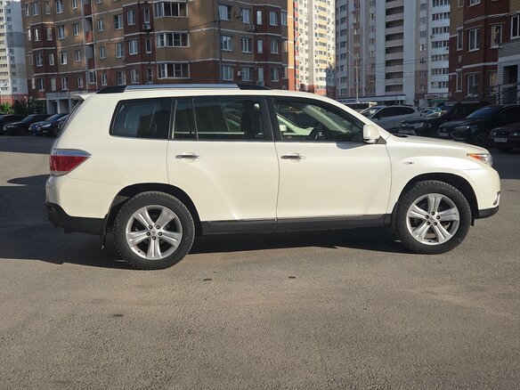 2013 Toyota Highlander II (XU40) Рестайлинг, белый, 2390000 рублей - вид 5