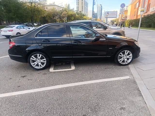 2009 Mercedes-Benz C-Класс 200 III (W204), чёрный, 740000 рублей, вид 4
