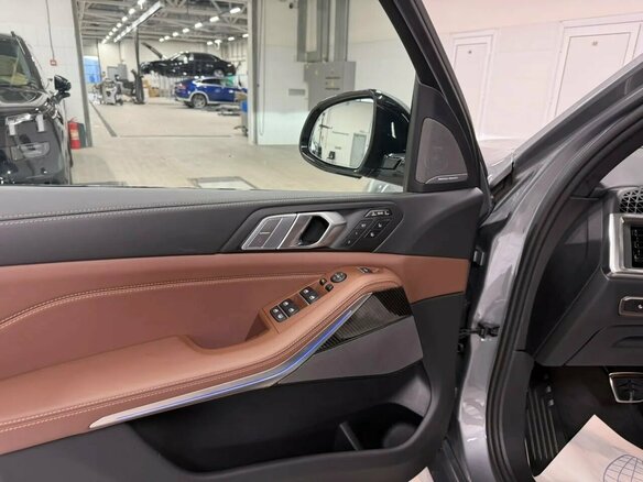 2026 BMW X7 40i I (G07) Рестайлинг, серый, 16490000 рублей - вид 5