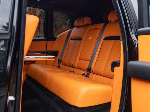 2026 Rolls-Royce Cullinan Black Badge I Рестайлинг (Series II), чёрный, 51300000 рублей - вид 13