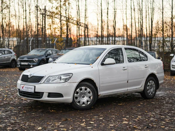 2011 Skoda Octavia II (A5) Рестайлинг, белый, 530000 рублей