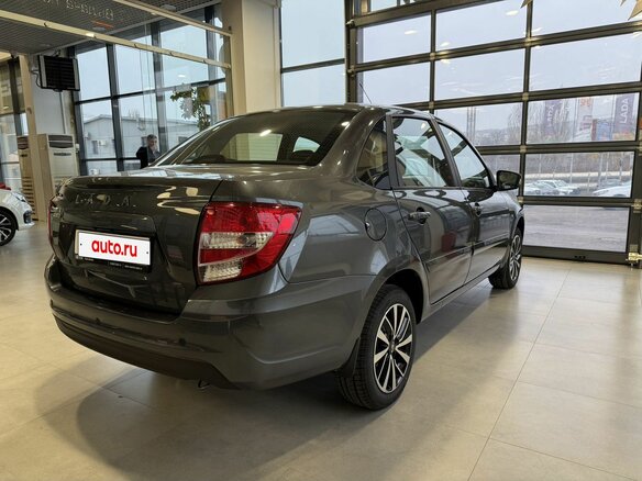 2026 Lada (ВАЗ) Granta I Рестайлинг, серебристый - вид 2