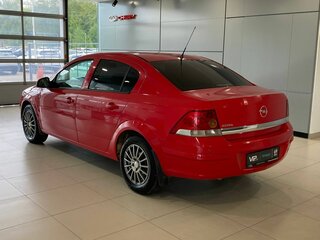 2011 Opel Astra H Рестайлинг, красный, 567000 рублей, вид 4