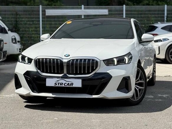 2024 BMW 5 серии 523d VIII (G60/G61/G68), белый, 6985000 рублей - вид 2