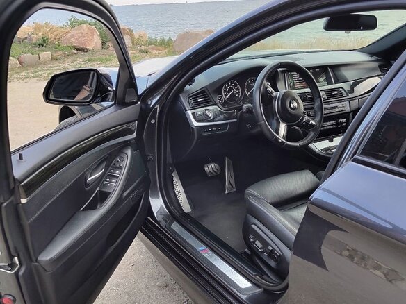2014 BMW 5 серии 550i VI (F10/F11/F07) Рестайлинг, серый, 2800000 рублей - вид 9