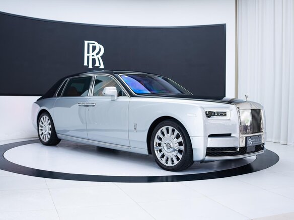 2023 Rolls-Royce Phantom Extended VIII Рестайлинг (Series II), серебристый, 50000000 рублей - вид 6
