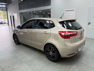 2013 Kia Rio 5-speed III, бежевый, 650000 рублей, вид 4