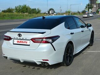 2022 Toyota Camry VIII (XV70) Рестайлинг, белый, 3500000 рублей, вид 5