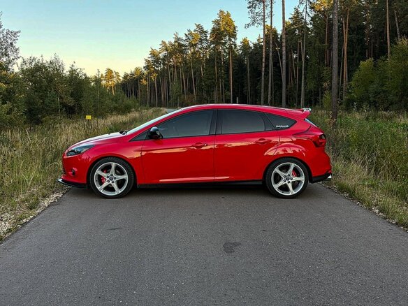 2013 Ford Focus III, красный, 975000 рублей - вид 3