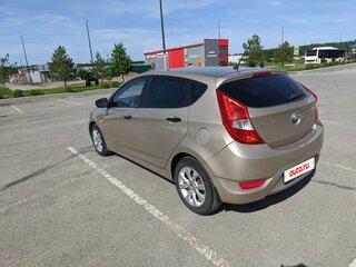 2012 Hyundai Solaris I, бежевый, 650000 рублей, вид 4