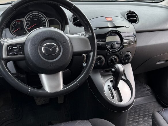 2011 Mazda 2 II Рестайлинг (DE2), серый, 630000 рублей - вид 11