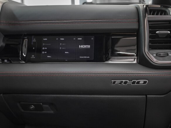 2025 Ram 1500 RHO V Рестайлинг, зелёный, 12953911 рублей - вид 24