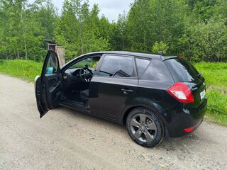 2010 Kia Ceed I Рестайлинг, чёрный, 700000 рублей, вид 3