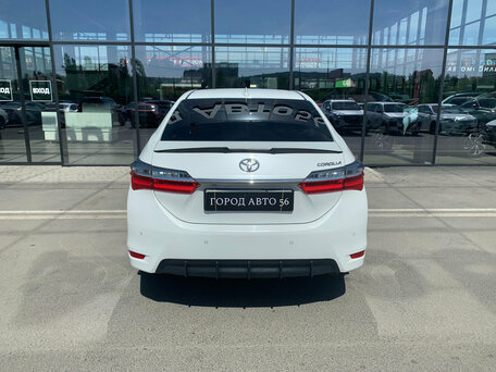 2017 Toyota Corolla XI (E160, E170, E180) Рестайлинг 1, белый, 1360000 рублей, вид 4
