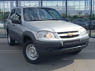 2017 Chevrolet Niva I Рестайлинг, серебристый, 730000 рублей, вид 1