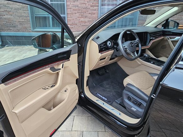 2018 Volkswagen Touareg III, коричневый, 5080000 рублей - вид 11