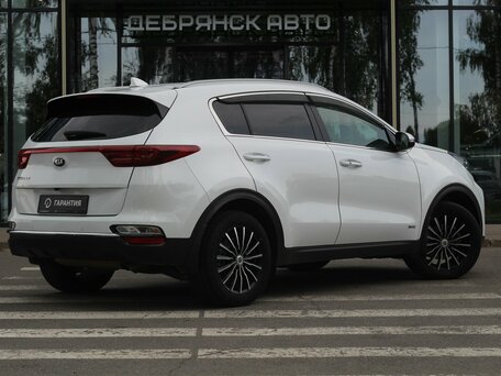 2019 Kia Sportage IV Рестайлинг, белый, 2530000 рублей, вид 3