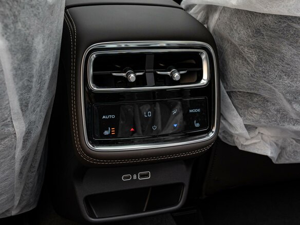 2026 Geely Monjaro (Xingyue L) I Рестайлинг 2 (China Market), белый, 4399000 рублей - вид 24
