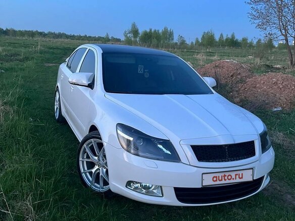 2011 Skoda Octavia II (A5) Рестайлинг, белый, 1600000 рублей - вид 3