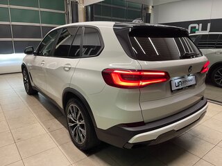 2019 BMW X5 30d IV (G05/G18), белый, 5900000 рублей, вид 4
