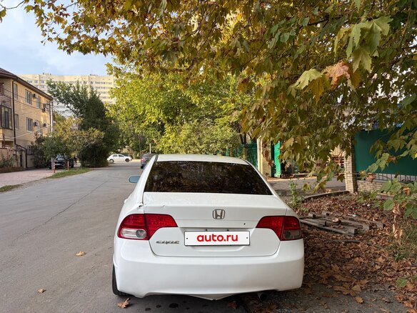 2008 Honda Civic VIII Рестайлинг, белый, 650000 рублей - вид 2