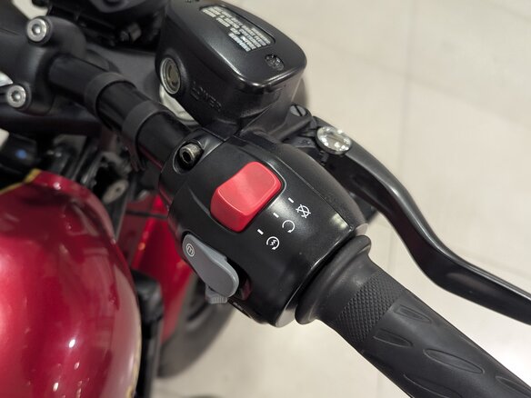 2022 Triumph Bonneville Bobber, красный, 1490000 рублей - вид 8