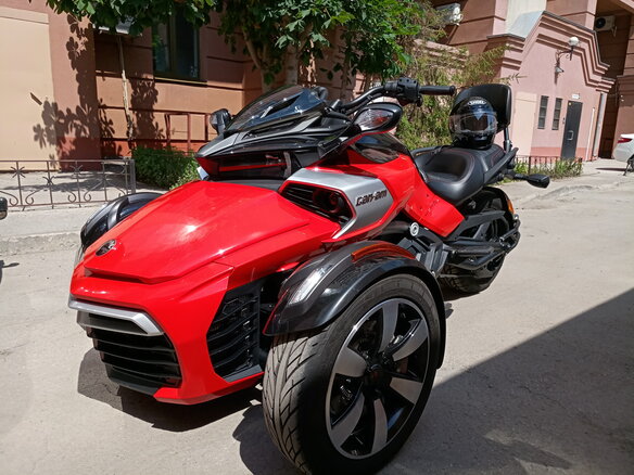 2015 BRP Can-Am Spyder, красный - вид 10