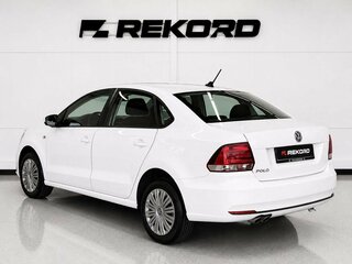 2018 Volkswagen Polo V Рестайлинг, белый, 1349000 рублей, вид 2
