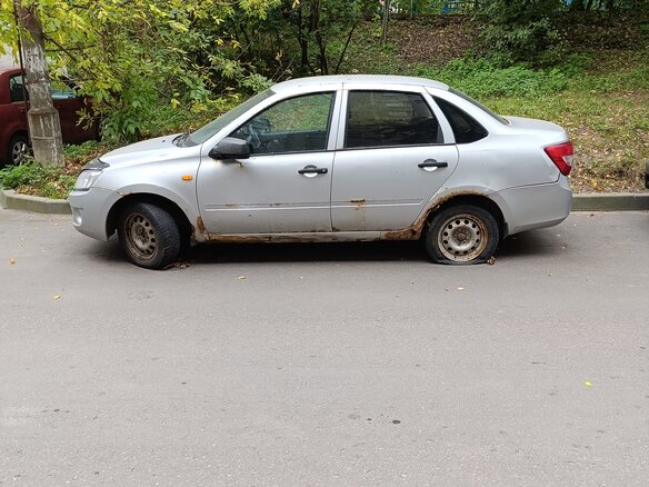 2014 Lada (ВАЗ) Granta I, серебристый, 200000 рублей - вид 3