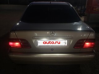 1998 Mercedes-Benz E-Класс 220 II (W210, S210), серебристый, 430000 рублей, вид 2