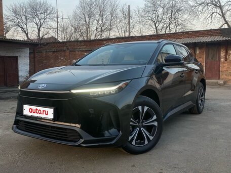 2023 Toyota bZ4X I, чёрный, 4300000 рублей, вид 1