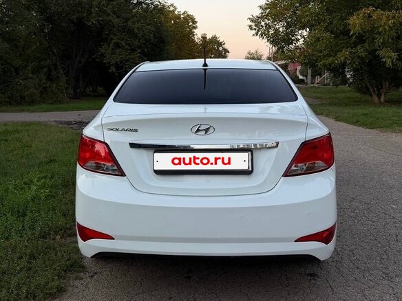 2016 Hyundai Solaris I Рестайлинг, белый, 1100000 рублей - вид 3