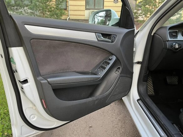 2011 Audi A4 IV (B8), белый - вид 15