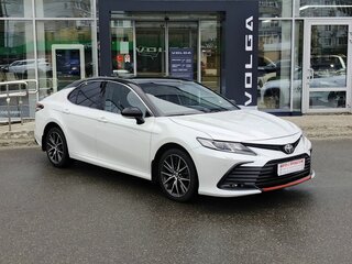 2021 Toyota Camry VIII (XV70) Рестайлинг, белый, 2420000 рублей, вид 3
