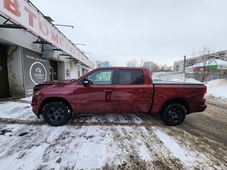 2021 Ram 1500 Quad Cab V, красный, 7000000 рублей, вид 2