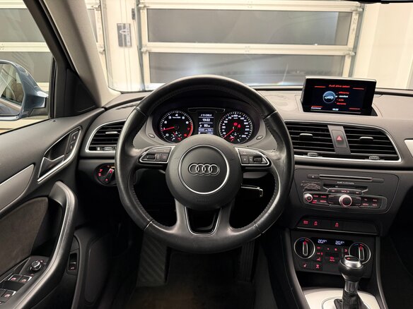2016 Audi Q3 I (8U) Рестайлинг, синий, 2090000 рублей - вид 22