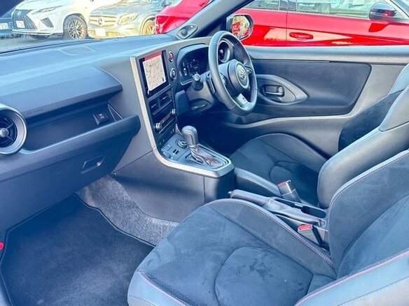 2025 Toyota Yaris IV Рестайлинг, белый, 4980000 рублей - вид 9