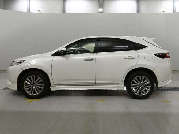 2019 Toyota Harrier III (XU60) Рестайлинг, белый, 1750000 рублей - вид 3