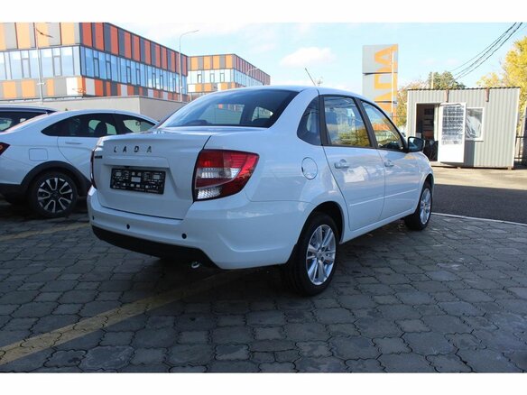 2026 Lada (ВАЗ) Granta I Рестайлинг, белый, 1218000 рублей - вид 2